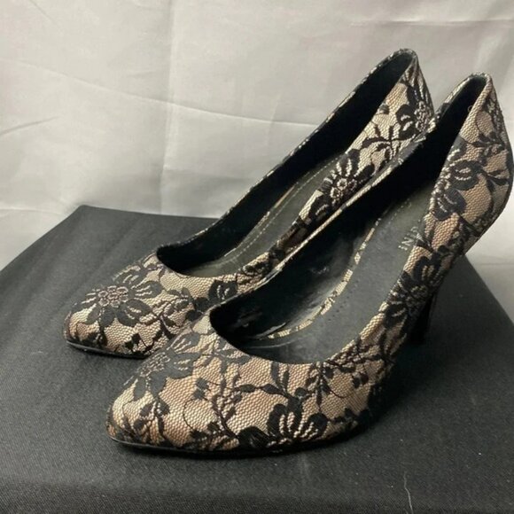 GIANNI BINI WO SIZE 8.5 BLACK FLORAL LACE PUMP SHOE 4” HEEL LEATHER SOLE… - Picture 13 of 13